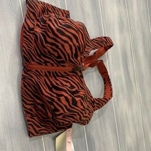 Victoria Secret Sports Bra  36DDD New with Tag